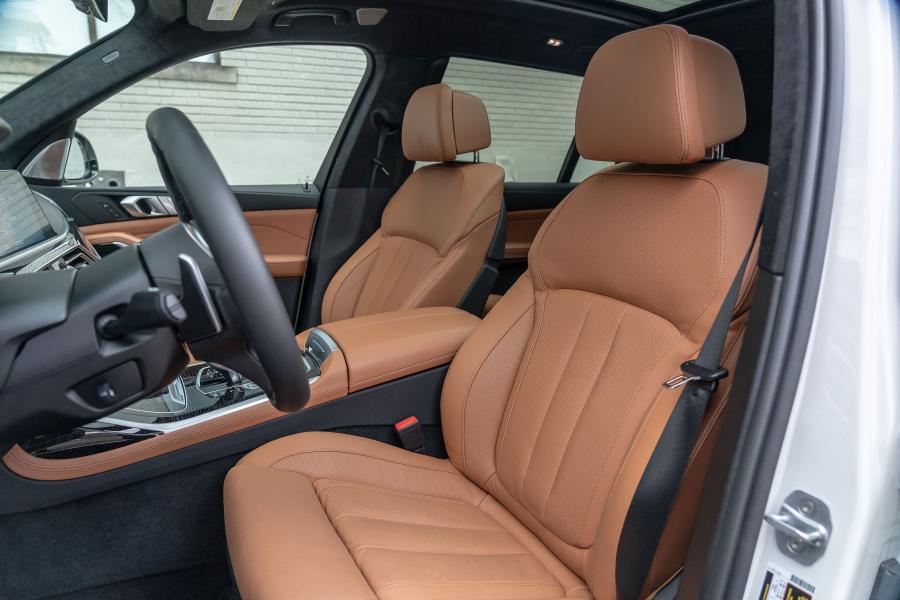 Интерьер BMW X7 M50i (G07) 2019 года  (NA) (фото 25 из 40)